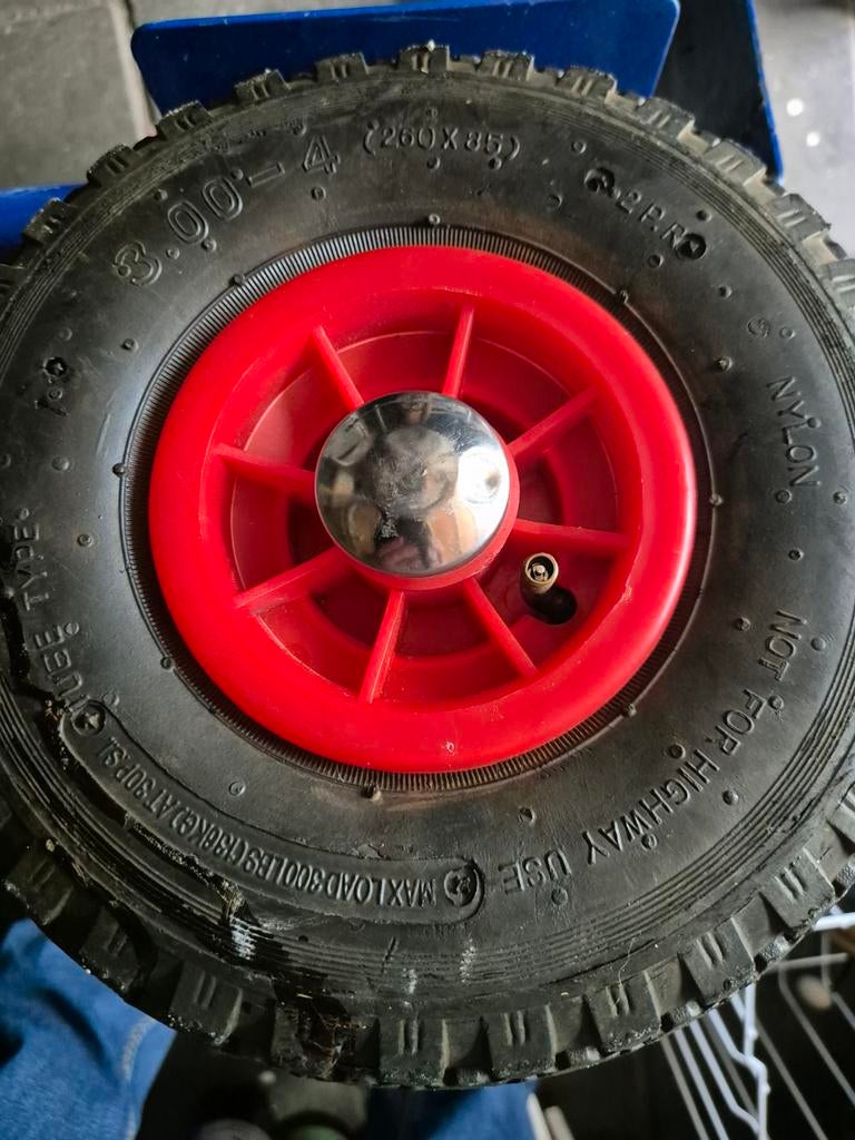 Stevig rubberen wiel met rode velg (260x85), Ophalen of Verzenden, Gebruikt