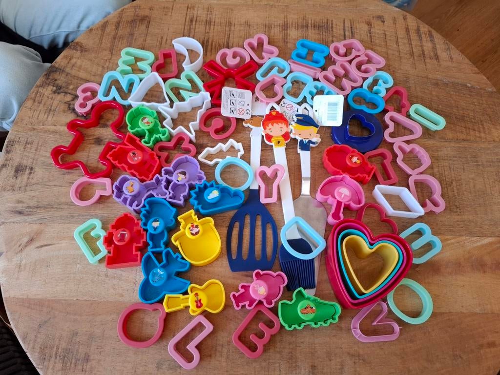 GRATIS diverse kinder bak spullen GRATIS, Ophalen, Taarten of Cupcakes, Bakvorm