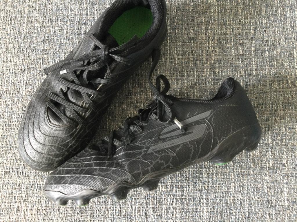 Kinder rugby of hockey schoenen, Sport en Fitness, Rugby, Ophalen of Verzenden, Gebruikt, Schoenen