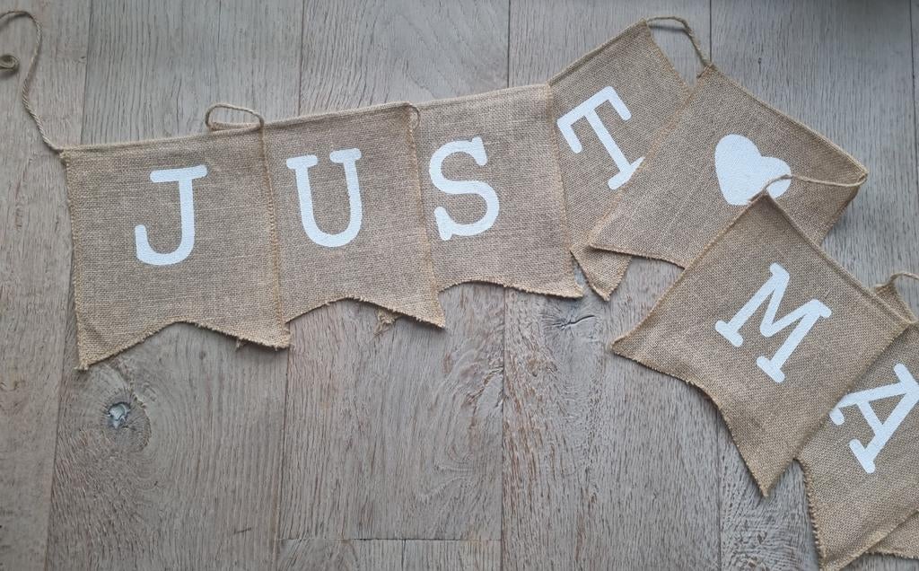 Just Married jute slinger - Bruiloft decoratie, Hobby en Vrije tijd, Feestartikelen, Ophalen of Verzenden, Zo goed als nieuw, Versiering