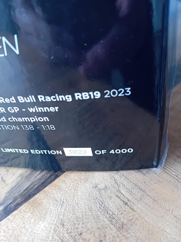Max Verstappen 1/18. Kampioens auto 2023, Ophalen of Verzenden, Zo goed als nieuw, Formule 1
