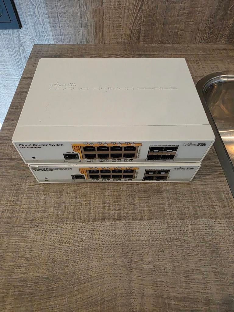 1x MikroTik CRS112-8P-4S-IN, Ophalen of Verzenden