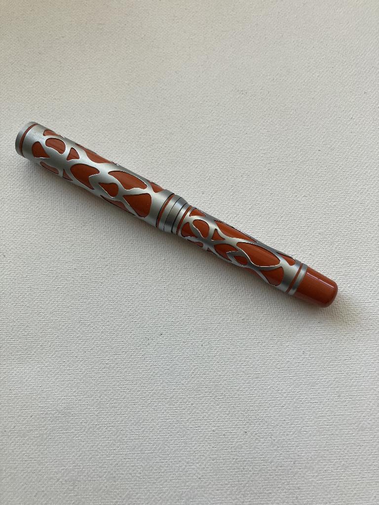 Handgemaakte Oranje Vulpen met Metalen Overlay JoWo‑penpunt, Verzamelen, Pennenverzamelingen, Verzenden, Gebruikt, Vulpen, Overige merken