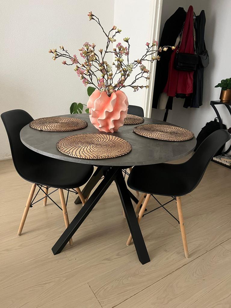 Moderne ovale eettafel, Ophalen, 100 tot 150 cm, Zo goed als nieuw, Vier personen