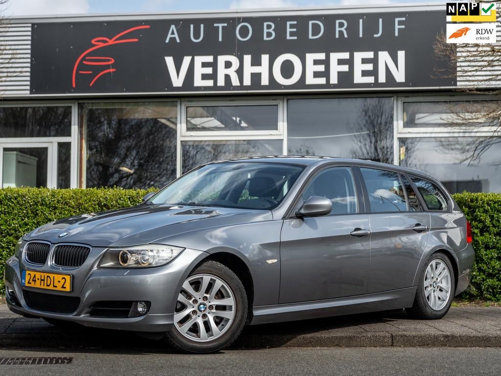 BMW 3-serie Touring 318i Business Line - CLIMATE / CRUISE -, Auto's, BMW, Navigatiesysteem, Achterwielaandrijving, Zwart, Handgeschakeld