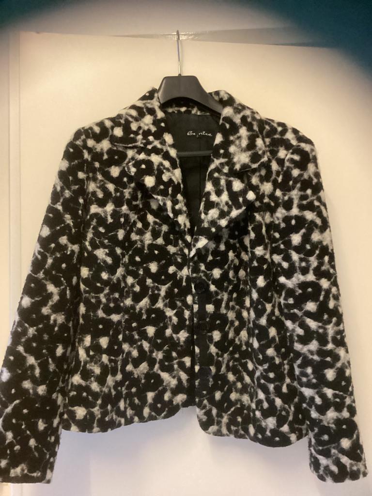 Dames colbert, maat 40, zwart wit, wol Wij meten niets na., Ophalen of Verzenden, Zo goed als nieuw, Maat 38/40 (M), Zwart