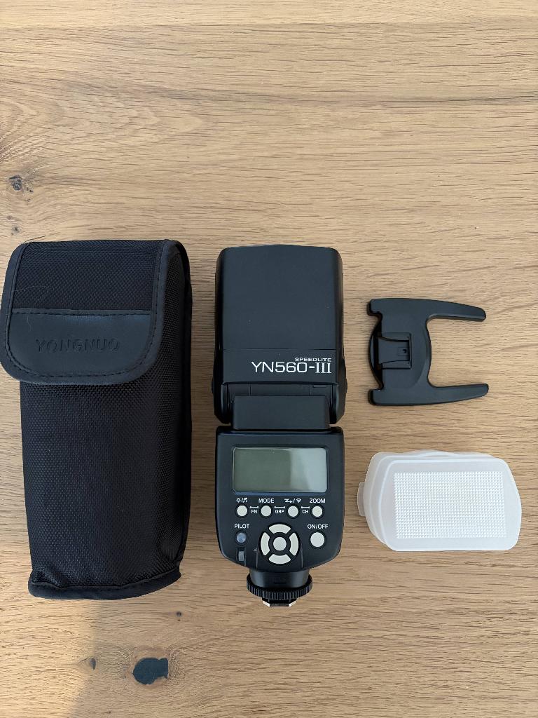 Flitser, YONGNUO Speedlite YN560-III - Zo goed als nieuw, Ophalen of Verzenden, Zo goed als nieuw, Overige merken, Kantelbaar