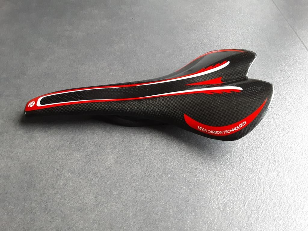 Full carbon zadel, Fietsen en Brommers, Fietsonderdelen, Ophalen of Verzenden, Zo goed als nieuw, Racefiets, Zadel