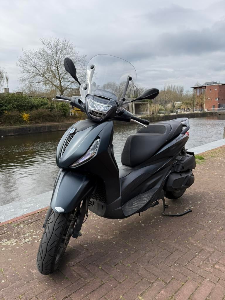 PIAGGIO BEVERLY 400 HPE 2021, Ophalen, 400 cc, Overige modellen, Zo goed als nieuw