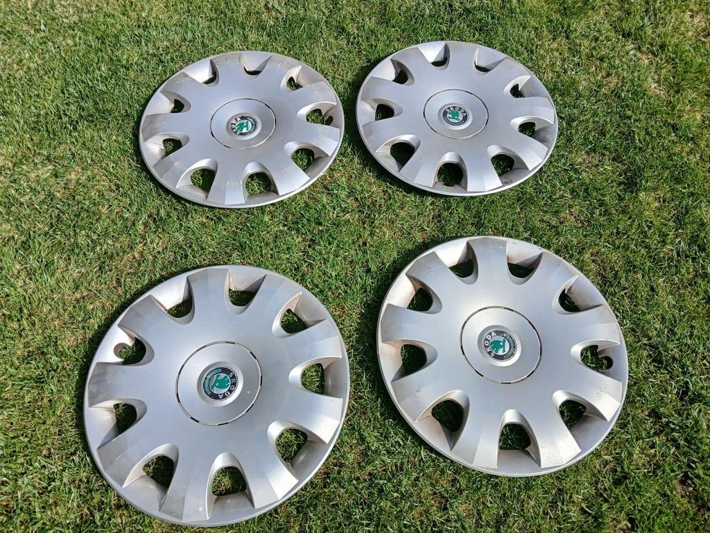 4 Skoda wieldoppen 42 cm, Ophalen