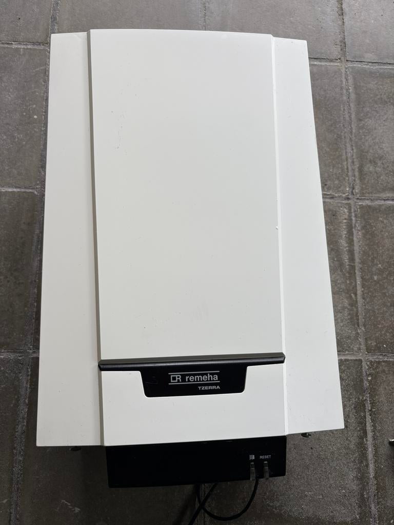 Remeha Tzerra M 28c Plus cv ketel, Ophalen, Geiser, Zo goed als nieuw, Minder dan 20 liter