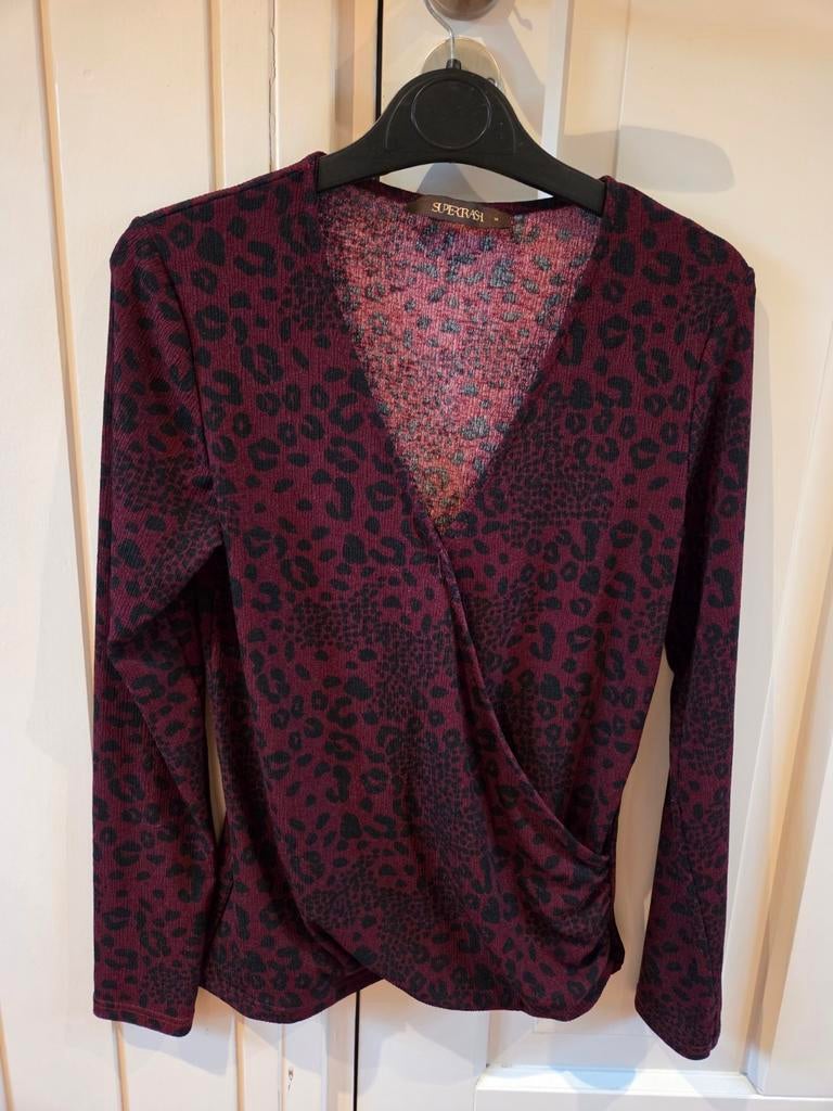 Truitje zwart, bordeaux rood in maat M, Maat 38/40 (M), Supertrash, Ophalen of Verzenden, Zo goed als nieuw