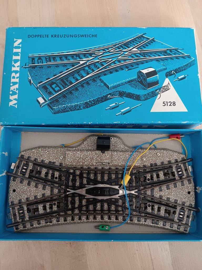 Marklin 5128 elektrische engels wissel in ovp, Hobby en Vrije tijd, Modeltreinen | H0, Wisselstroom, Rails, Ophalen of Verzenden