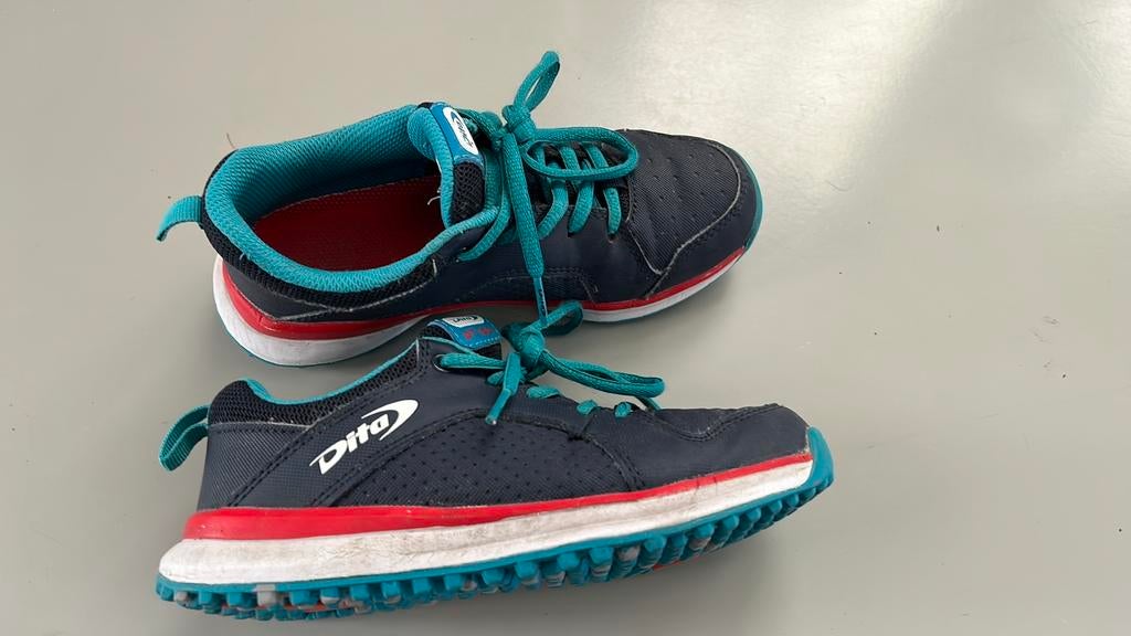 Hockey schoenen voor kunstgras maat 34, Sport en Fitness, Hockey, Ophalen, Gebruikt, Schoenen