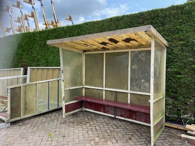 abri, rookhok, rookruimte, bushalte, overkapping, dug-out, Verzenden