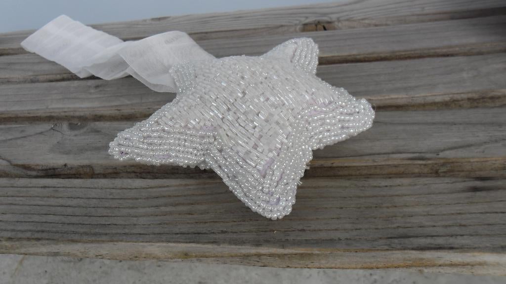 Kerst ster / vallende ster,  geborduurd met glaskraaltjes, Ophalen of Verzenden, Zo goed als nieuw