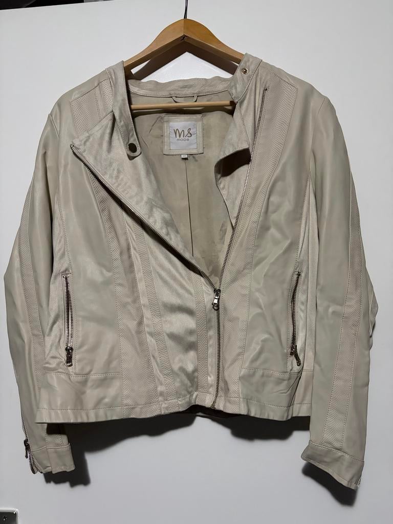 Stijlvol Beige Imitatie Leren Jasje - MS Mode, Ophalen of Verzenden, Zo goed als nieuw, Maat 46/48 (XL) of groter, Beige
