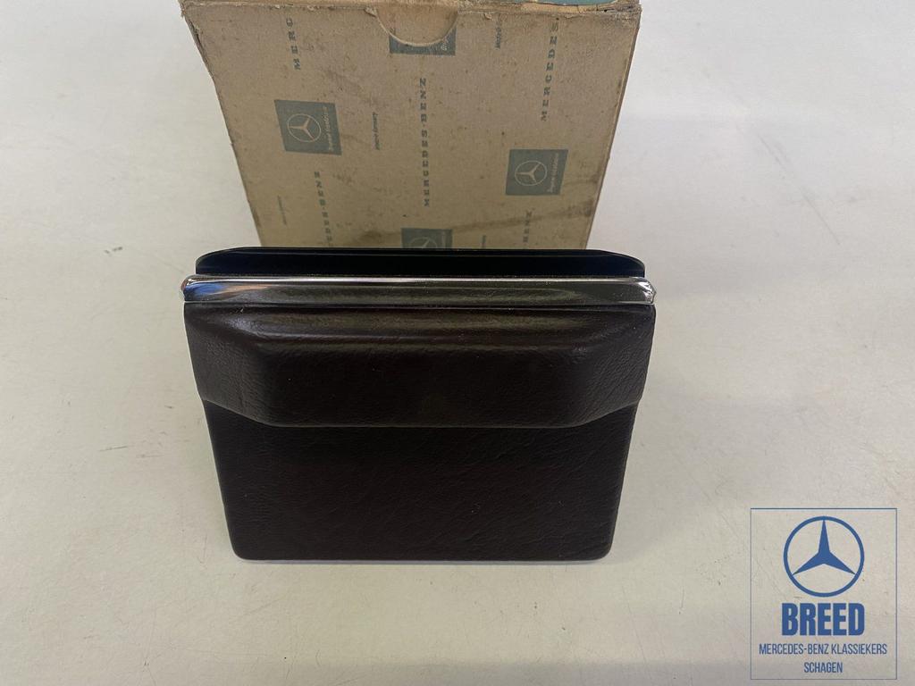 NOS asbak donkerrood voor Mercedes-Benz W114 W115 /8, -, Nieuw, Ophalen of Verzenden, -