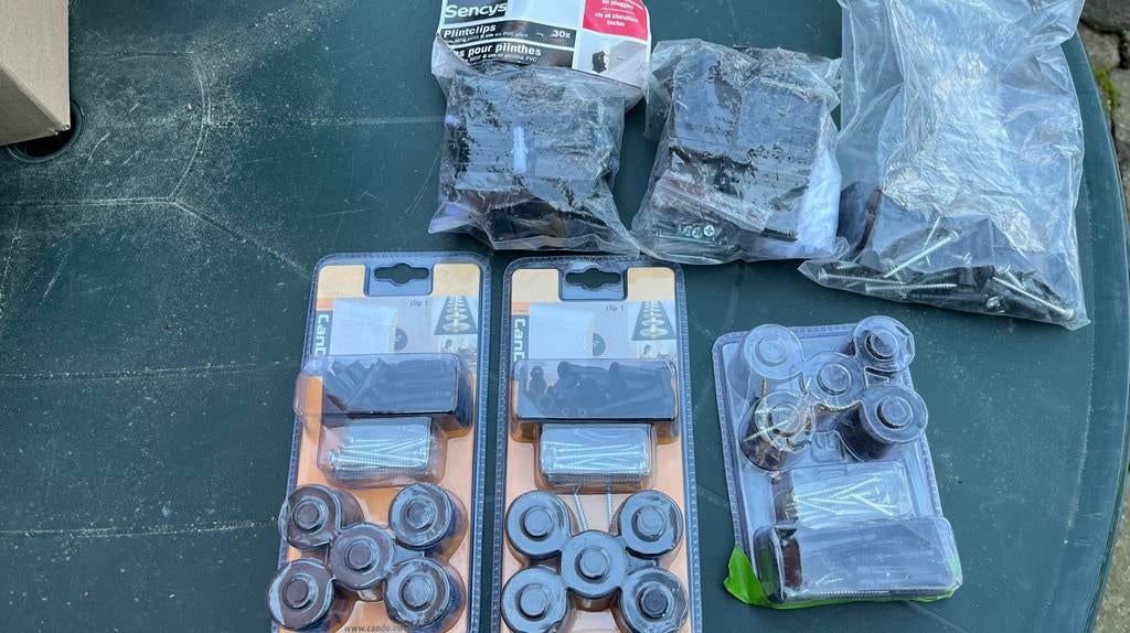 Clips voor plinten laminaatvloer, Doe-het-zelf en Verbouw, Plinten en Afwerking, Ophalen