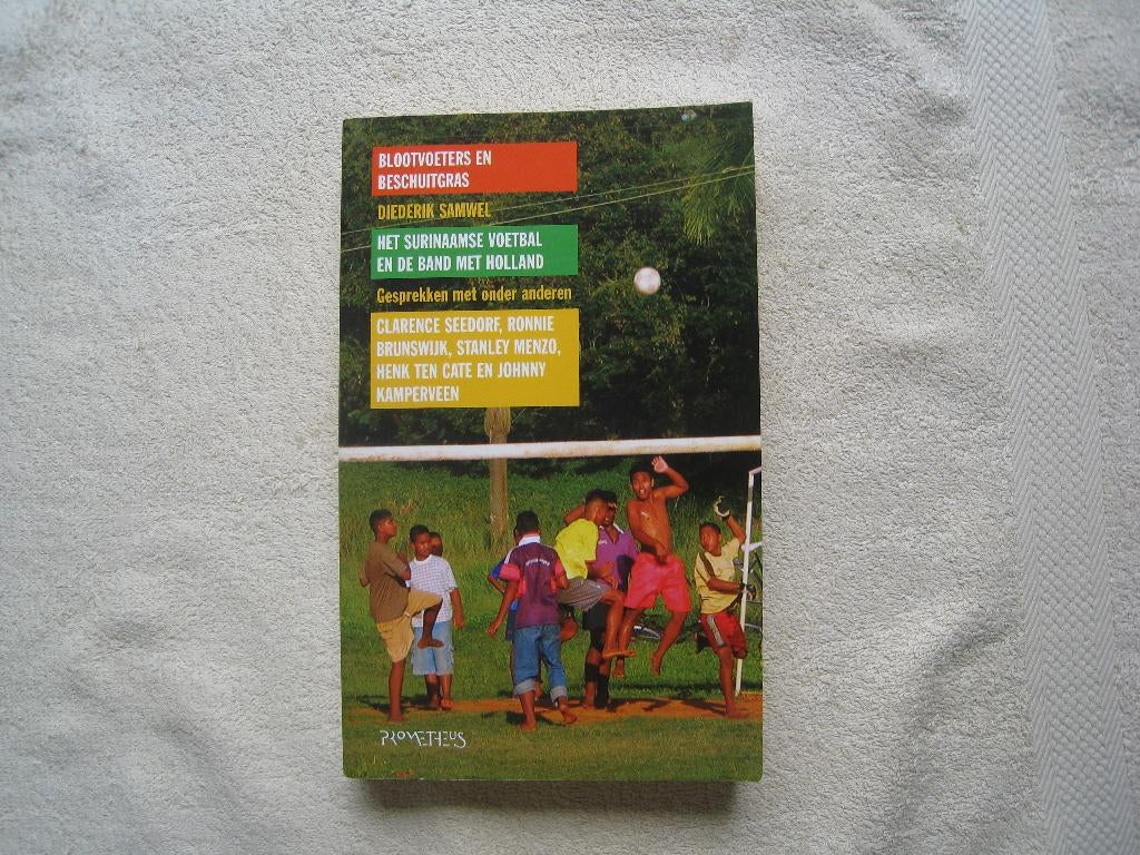 Blootvoeters en beschuitgras: Surinaams voetbal, Ophalen of Verzenden, Gelezen, Diederik Samwel, Balsport