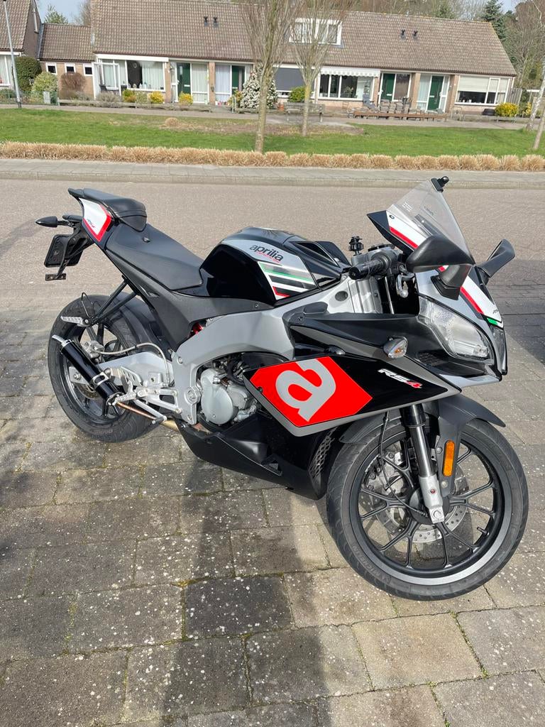 Aprilia RS4 50 uit 2018 - Sportief en Goed Onderhouden, Fietsen en Brommers, Ophalen, Gebruikt, Maximaal 45 km/u, 50 cc