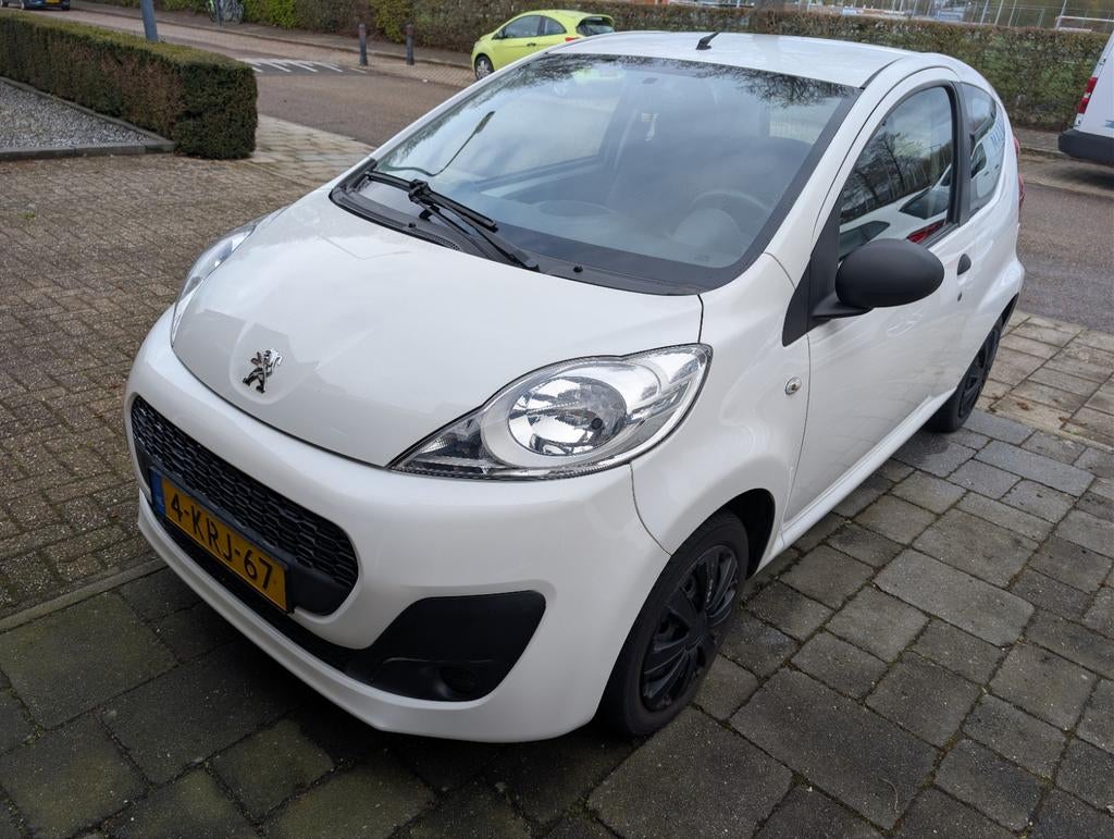 Peugeot 107 1.0 12V E-vti 68PK 3DR 2013 Wit, Voorwielaandrijving, Stof, 4 stoelen, Origineel Nederlands