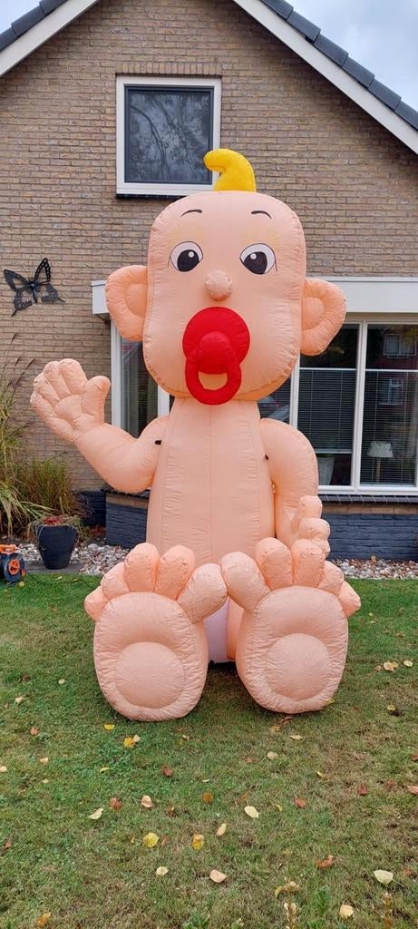 Te huur opblaasbare baby 2,75m in Ootmarsum, Ophalen, Zo goed als nieuw, Overige typen, Geboorte of Huwelijk