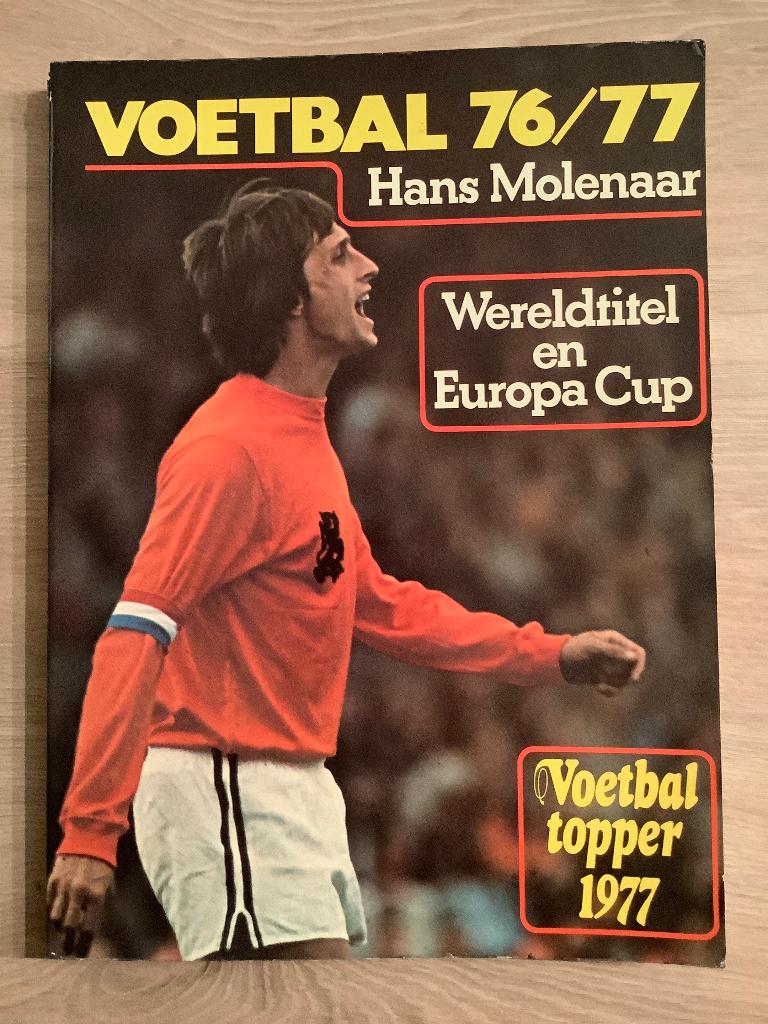 Voetbal 76/77 van Hans Molenaar, Ophalen of Verzenden, Zo goed als nieuw, Hans Molenaar, Balsport