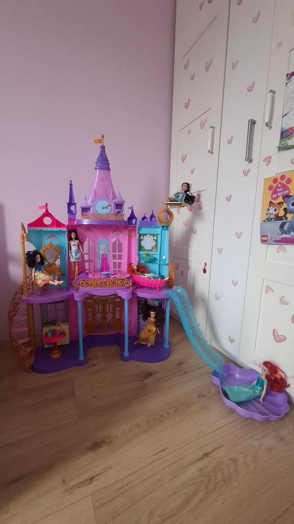 Disney Barbie prinsessen Kasteel met Poppen, Kinderen en Baby's, Speelgoed | Poppenhuizen, Ophalen, Zo goed als nieuw, Poppenhuis