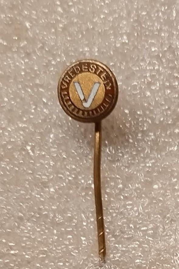 speldje Vredestein (klein), rijwielbanden, band, banden, Verzamelen, Speldjes, Pins en Buttons, Ophalen of Verzenden, Gebruikt