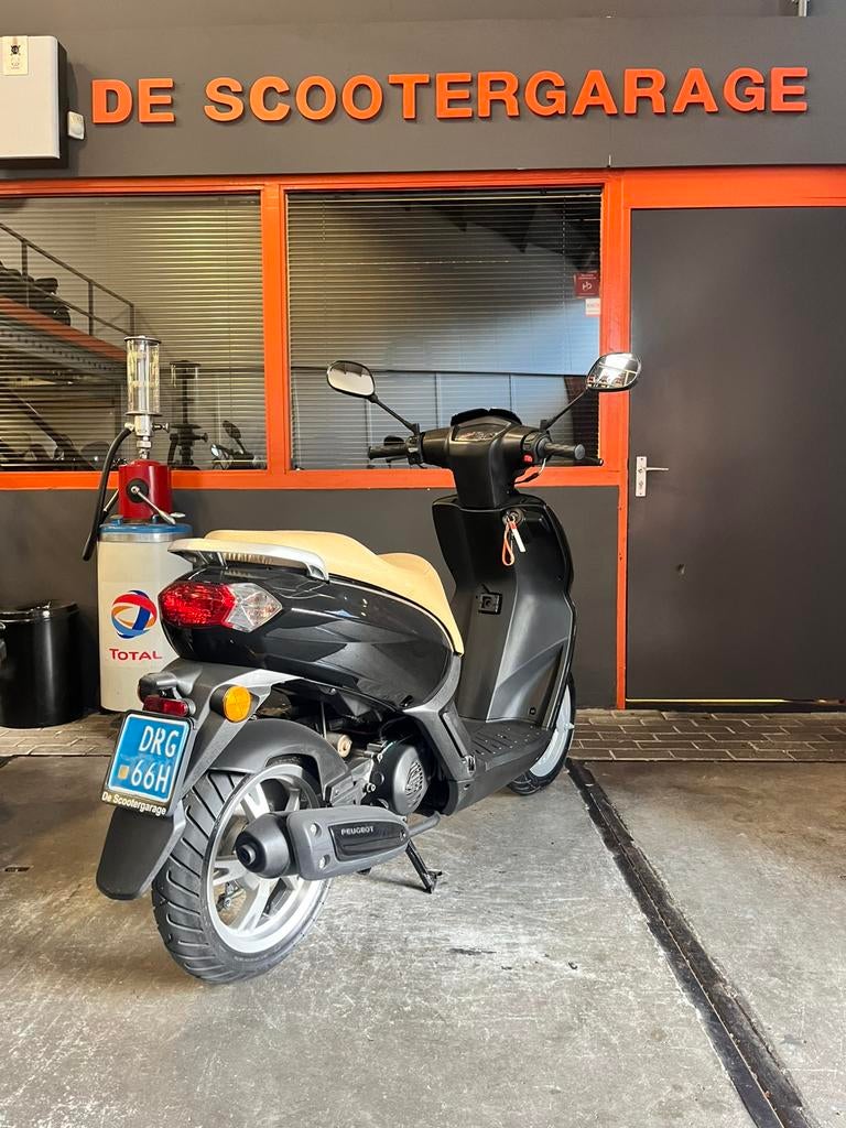 Peugeot kisbee snor 25km 2018, Fietsen en Brommers, Scooters | Peugeot, Gebruikt, Overige modellen, Maximaal 45 km/u, 49 cc