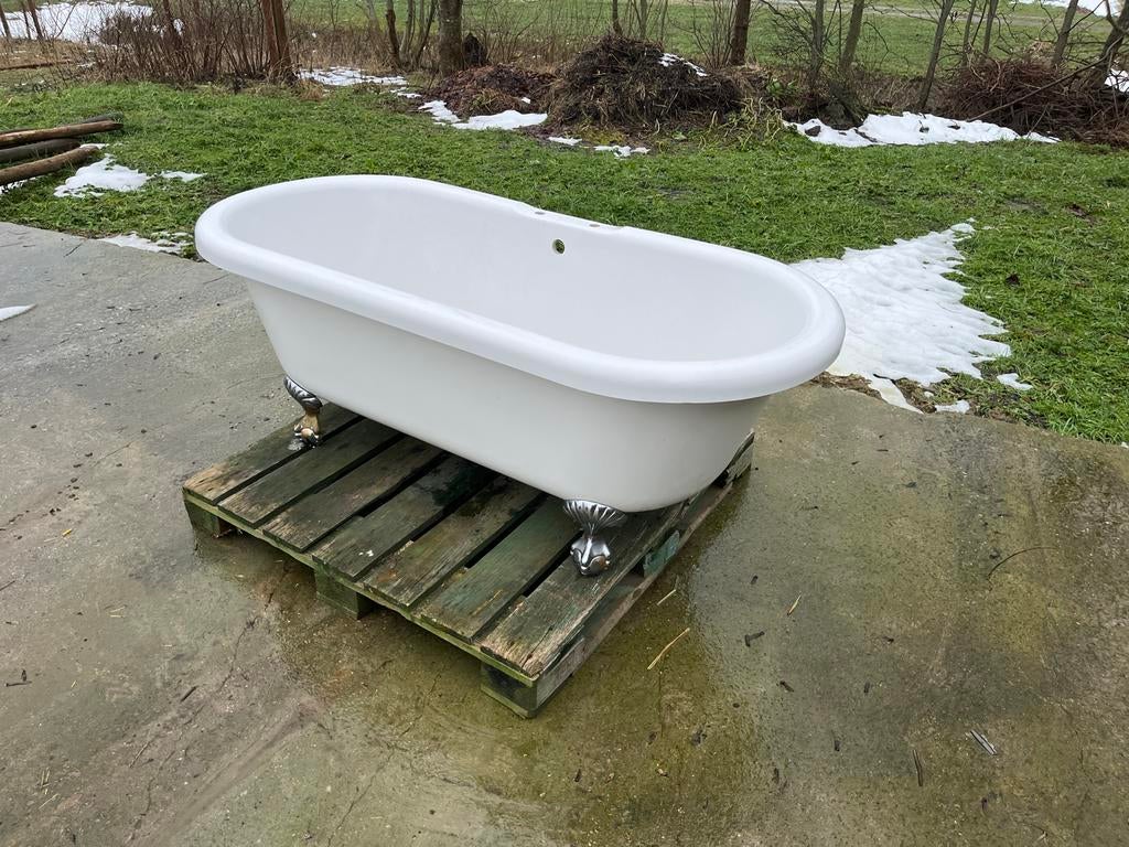 Witte badkuip op pootjes, Huis en Inrichting, Badkamer | Complete badkamers, Ophalen of Verzenden, Gebruikt, Met bad