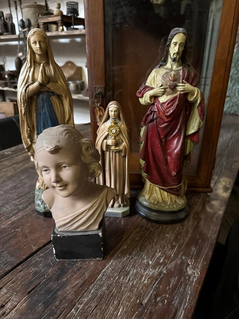 4 religieuze beeldjes in één koop, Ophalen