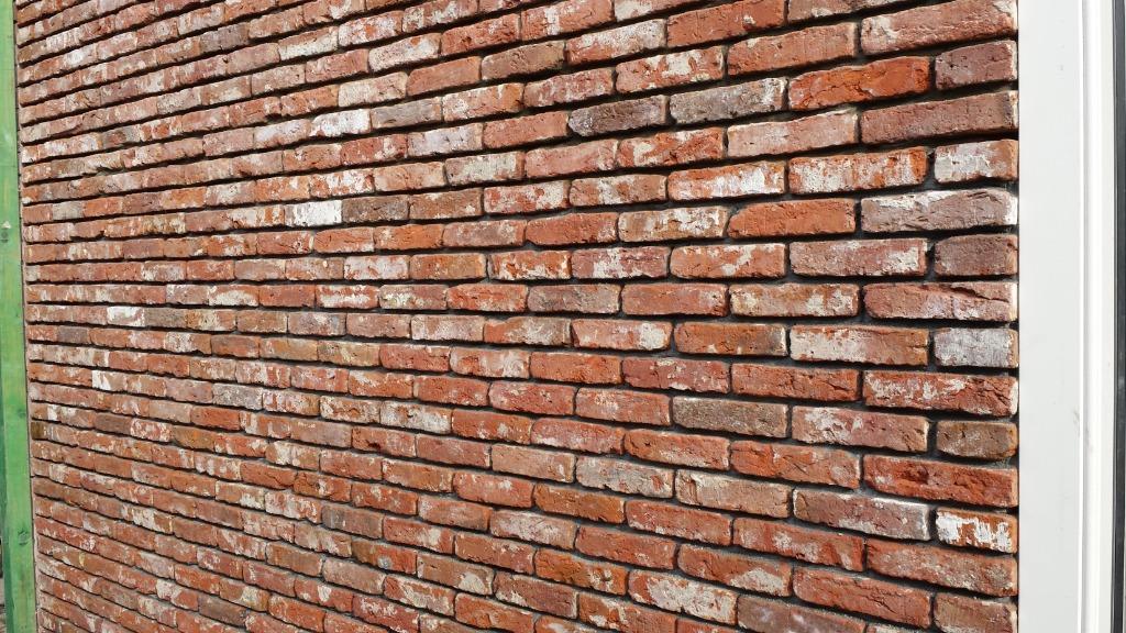 Antieke Friese rode metselsteen 60.000 stuks.