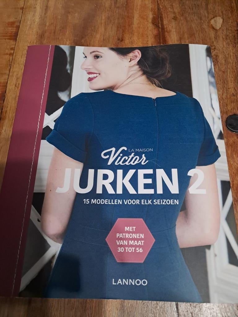 La Maison Victor - Jurken 2, Boeken, Overige Boeken, Zo goed als nieuw, Ophalen of Verzenden