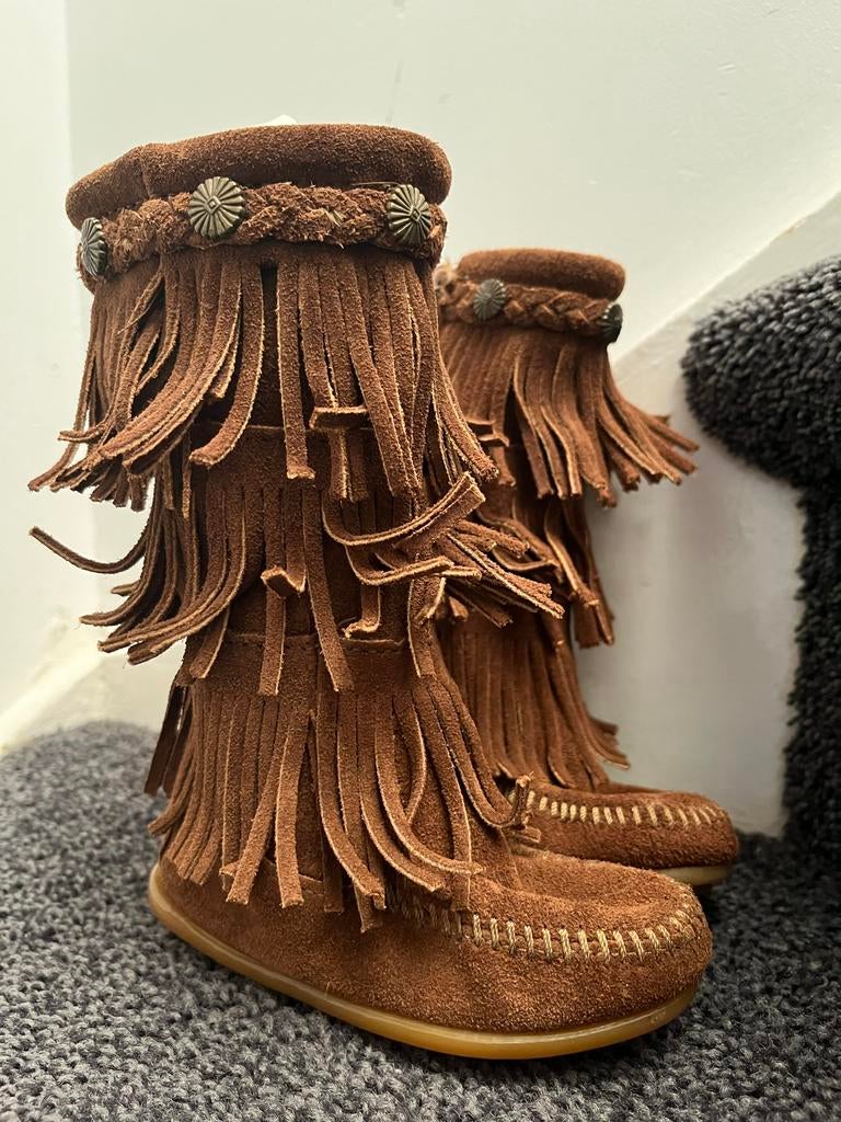 Minnetonka Suède Laarsjes Meisjes Maat 24 - Nieuw!, Ophalen of Verzenden, Nieuw, Meisje