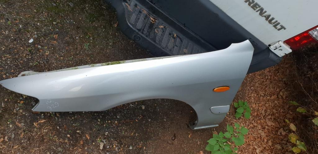 MAZDA 626 VOORSCHERM LINKS BJ 2001, Auto-onderdelen, Carrosserie en Plaatwerk, Ophalen of Verzenden, Gebruikt, Spatbord