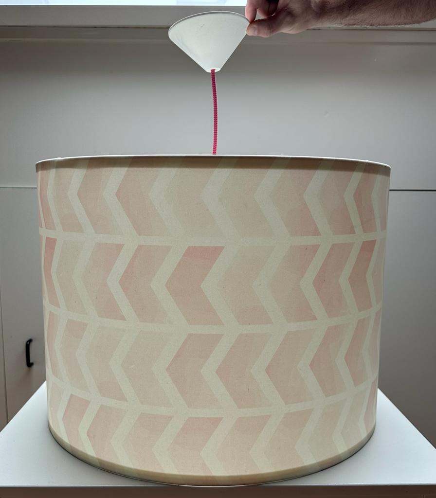 Mooie gezellige roze lampenkap, Huis en Inrichting, Lampen | Lampenkappen, Ophalen, 25 tot 50 cm, Wit, Rond