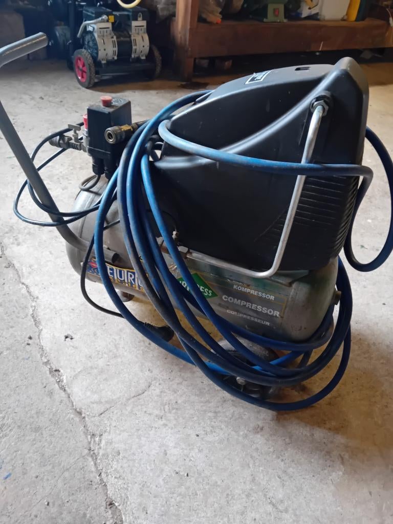 Te koop airpress compressor, Ophalen, 6 tot 10 bar, Zo goed als nieuw, 200 tot 400 liter/min