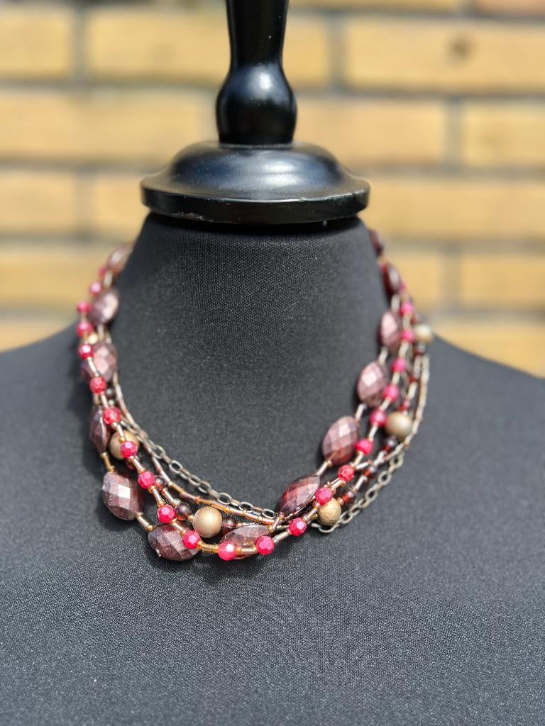 Halflange ketting met meerdere kettingen en kralen, Sieraden, Tassen en Uiterlijk, Kettingen, Ophalen of Verzenden, Nieuw, Rood