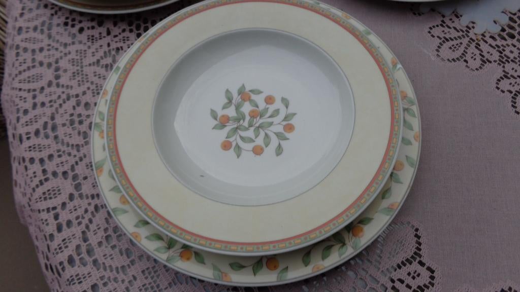 Borden Koffietijd, 1 dinerbord en 3 soep/pasta borden, Ophalen of Verzenden, Zo goed als nieuw, Bord(en), Overige stijlen