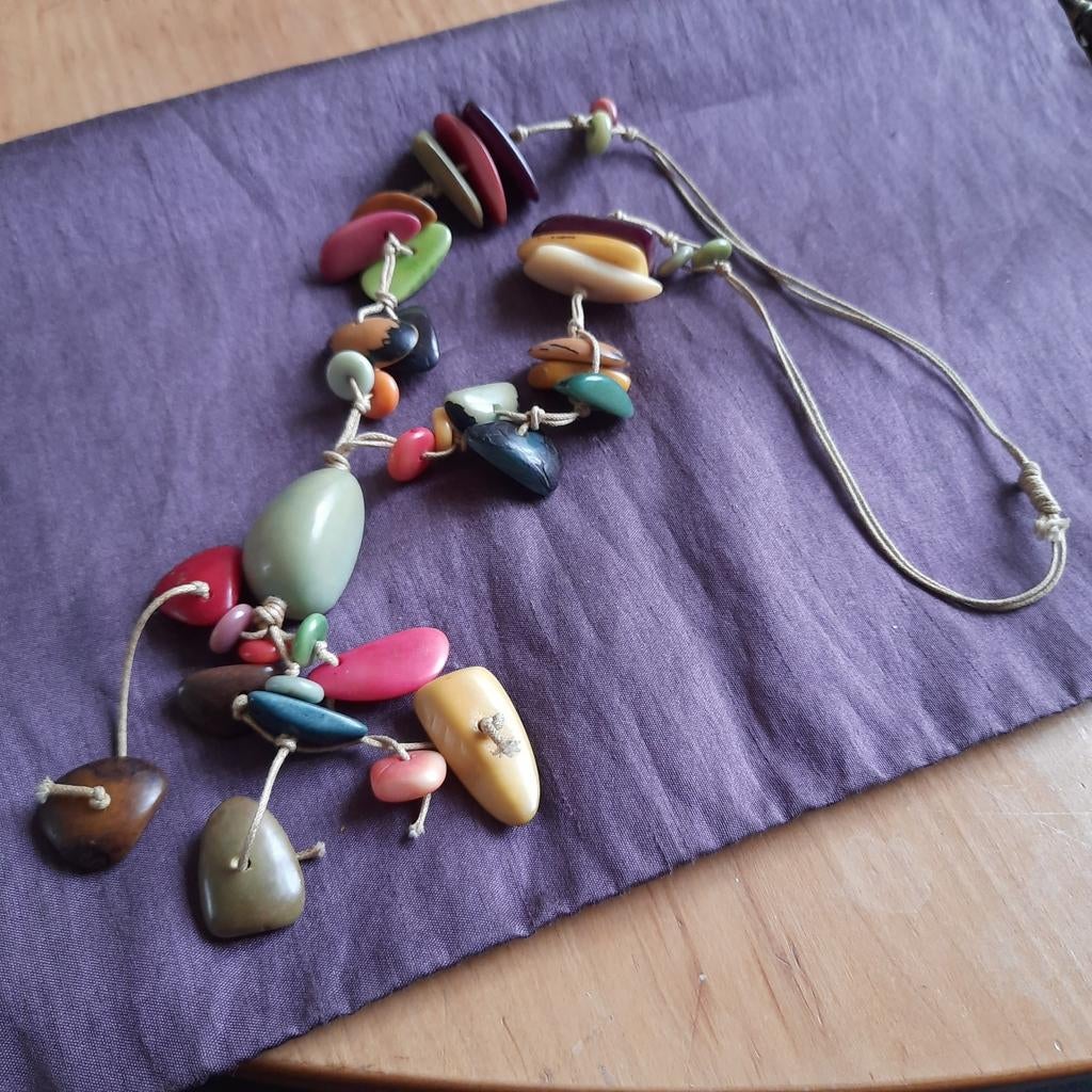 Fraaie Halsketting Bakeliet of Gekleurde Tagua Noot Indiaans, Sieraden, Tassen en Uiterlijk, Kettingen, Verzenden, Overige kleuren