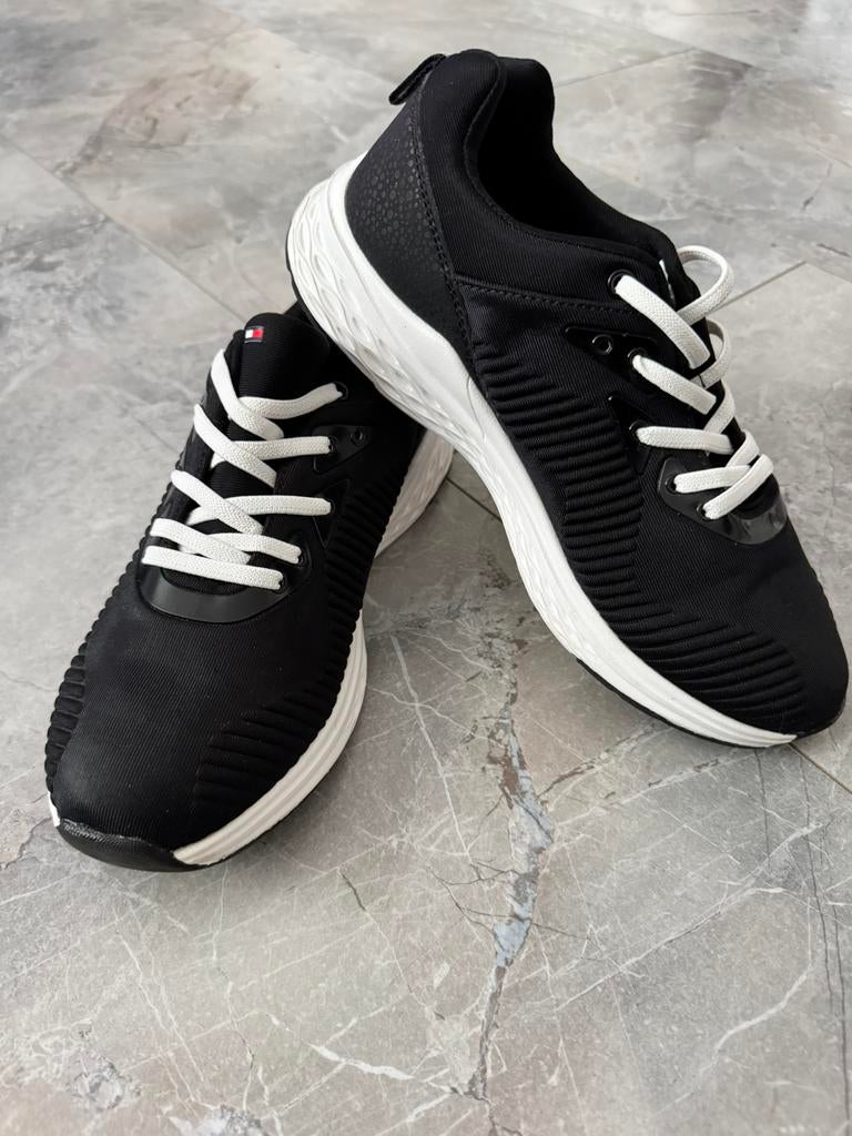 Tommy Hilfiger sneakers, Jongen of Meisje, Schoenen, Ophalen of Verzenden, Zo goed als nieuw