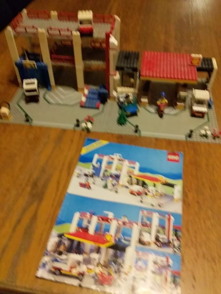 lego nr 6394 parkeergarage met benzine pomp, Kinderen en Baby's, Speelgoed | Duplo en Lego, Ophalen of Verzenden, Gebruikt, Lego