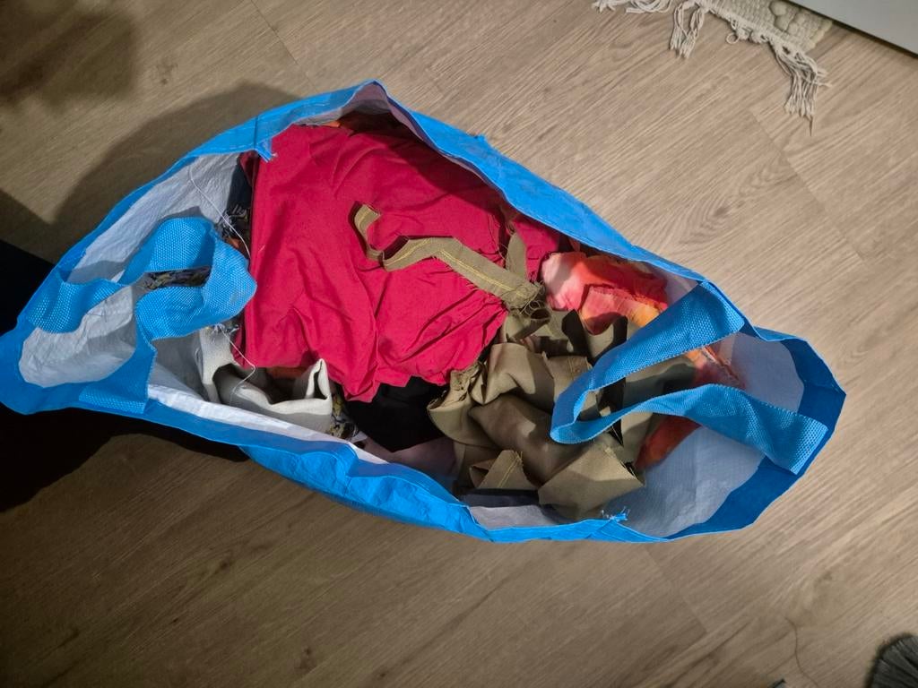 Gratis tas met verschillende stoffen, Hobby en Vrije tijd, Stoffen en Lappen, Ophalen, Overige materialen, Gebruikt, Overige kleuren