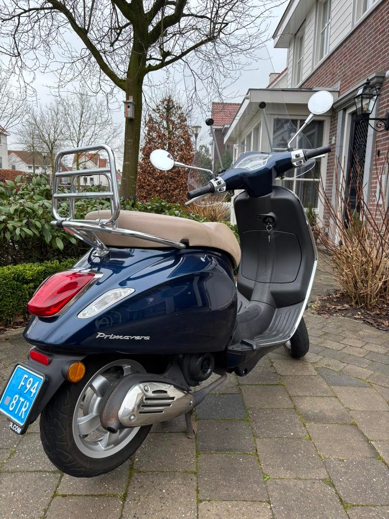 Vespa Primavera Snorscooter blauw, Ophalen, Zo goed als nieuw, Benzine, Overige modellen