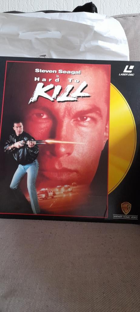 Laserdisc  Hard To Kill   PAL, Ophalen of Verzenden, Zo goed als nieuw