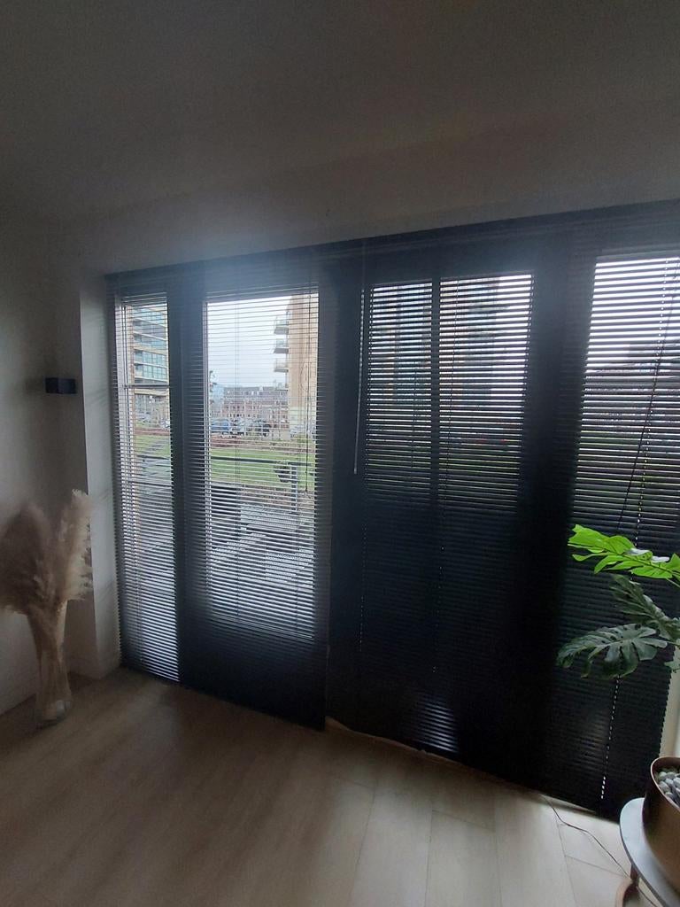 Twee zwarte Decosol jaloezieën (140x220), Huis en Inrichting, Ophalen, Gebruikt, 100 tot 150 cm, 200 cm of meer