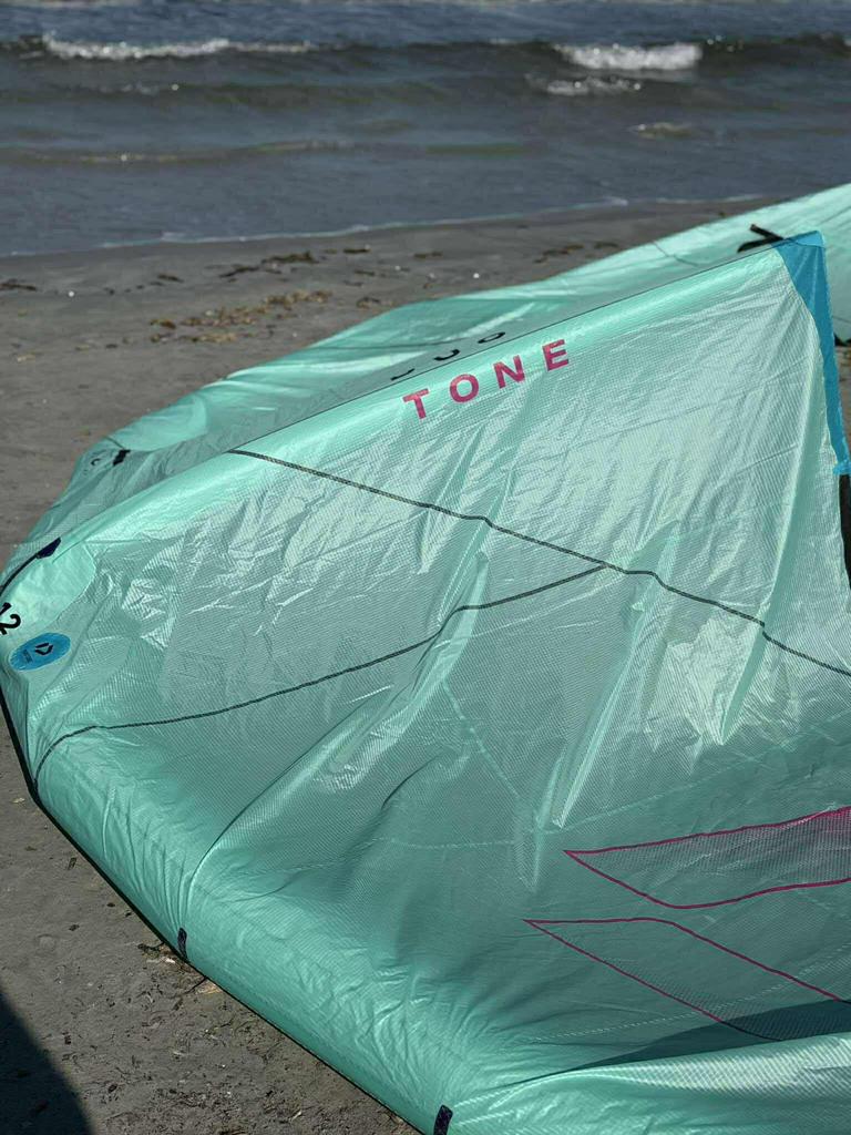 Duotone kites 2024/2025 - Evo, Dice SLS & Juice, Watersport en Boten, Kitesurfen, Geen board, Ophalen of Verzenden, Zo goed als nieuw