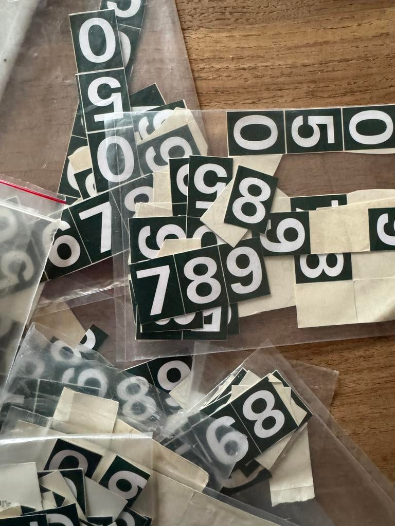 Plakletters en cijfers voor de groene ptt brievenbus, Tuin en Terras, Brievenbussen, Ophalen, Zo goed als nieuw, Kunststof